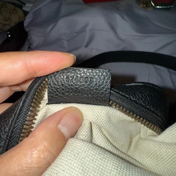 Gucci Vintage Logo Black Pebbled Leather Crossbody Bag
